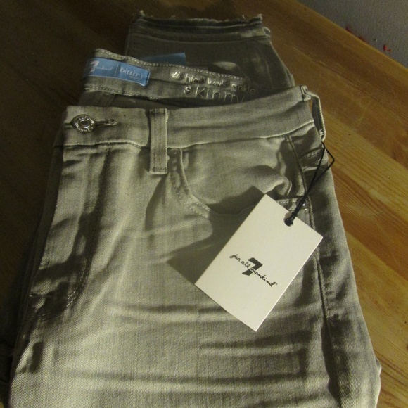 BEAUTIFUL, SUPER COMFY JEANS.. - Picture 1 of 5
